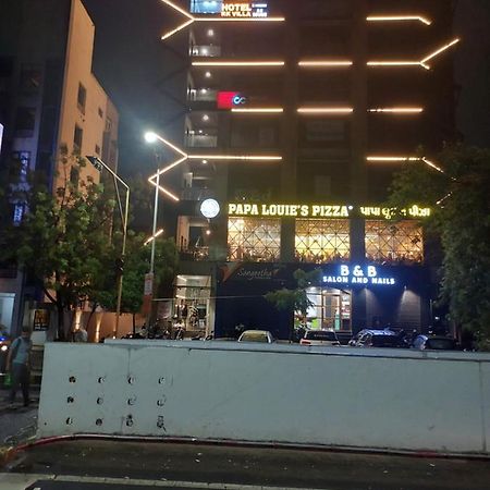 Hotel R K Villa 아흐메다바드 외부 사진